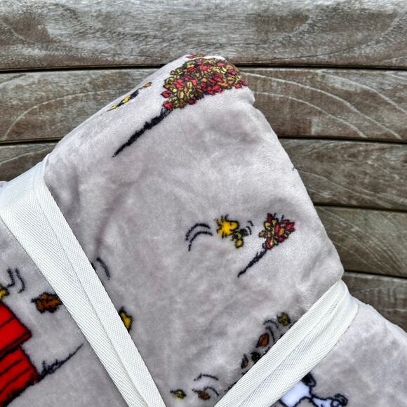 NEW Peanuts Snoopy Fall Theme 90"x 90” FULL /QUEEN Berkshire Gray Throw Blanket - Picture 11 of 11